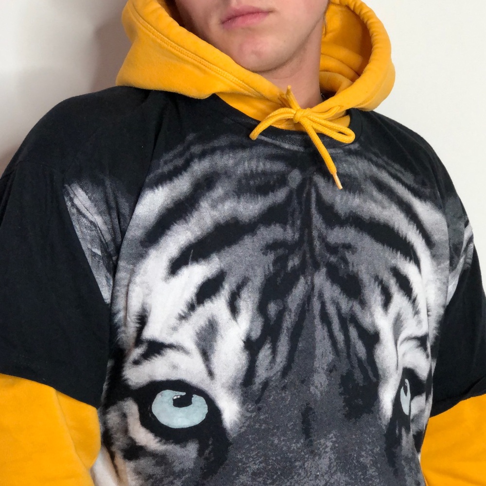 Sweater and T - Picture 2 of 2